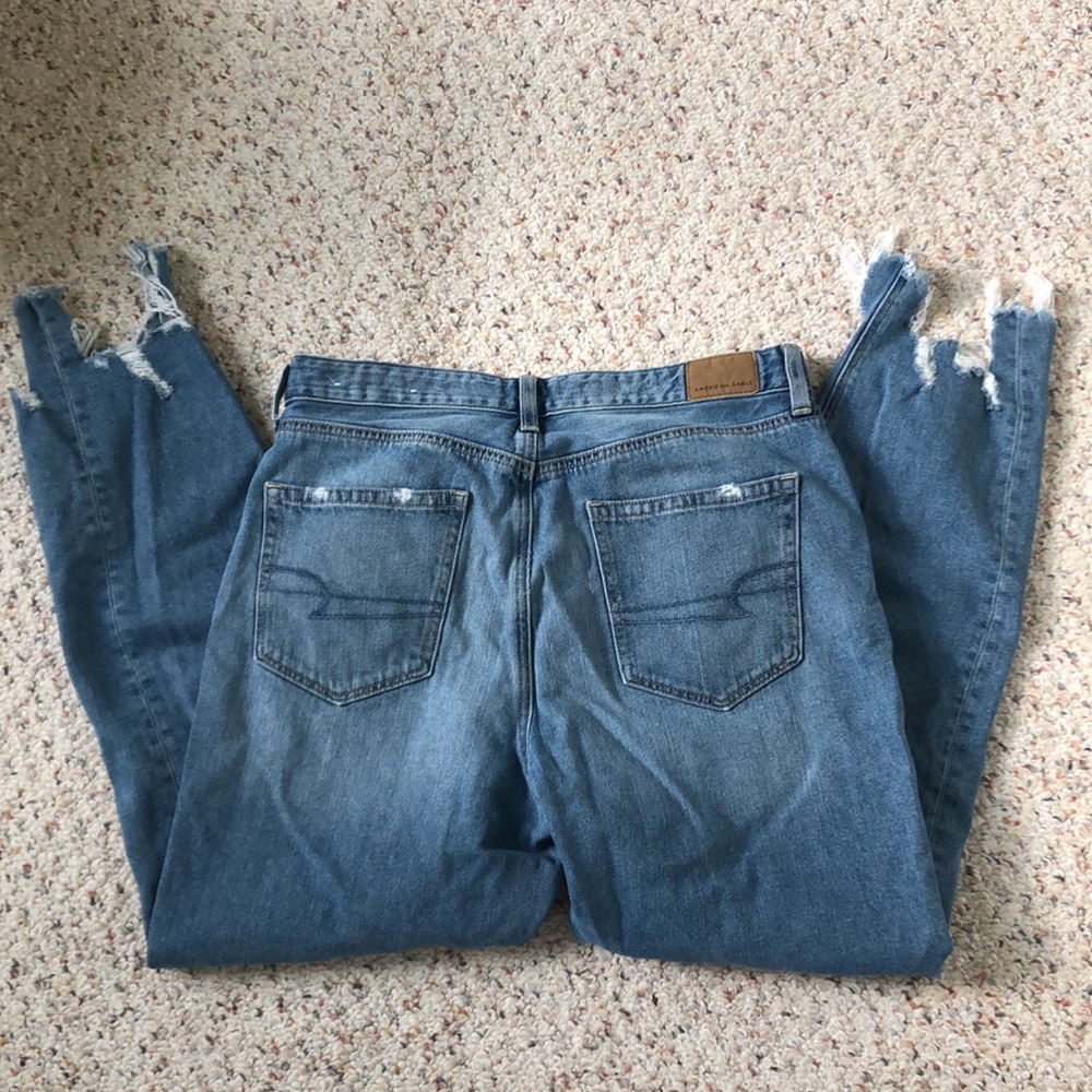 Cute Frayed-Bottom Light Wash Jeans